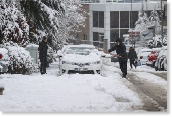 Снегопады задерживают наступление весны в большинстве провинций Турции