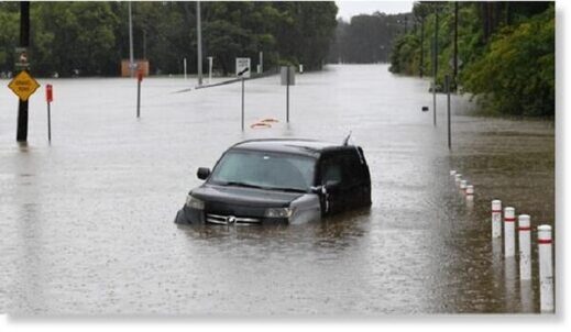 Число жертв наводнения в Австралии возросло до 20, тысячи людей эвакуируются из Сиднея