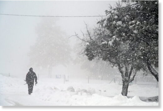 Шторм «Филиппос» принес в Грецию снег и мороз