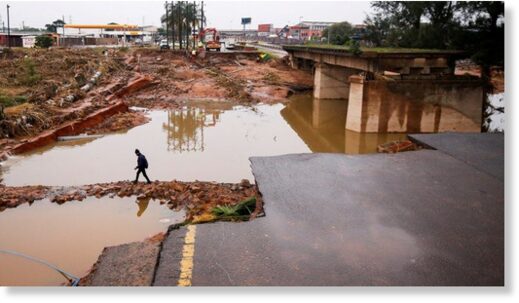 Количество жертв наводнения в ЮАР превысило 400 человек