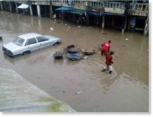 Наводнение в Нигерии: улицы превратились в реки, дома разрушены