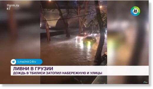 Сильный дождь затопил в Тбилиси набережную и улицы