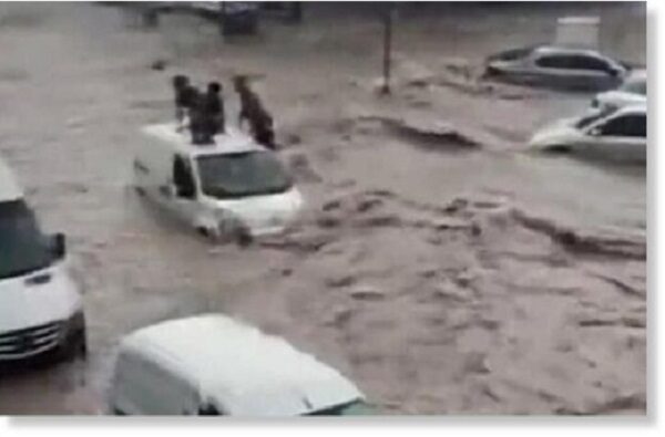 Из-за сильных ливней улицы Анкары превратились в реки