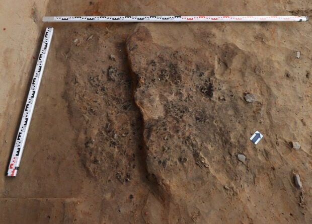 Остатки древнего костра, найденные на палеолитической стоянке Сабаниха-3