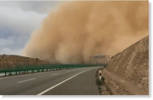 Песчаная буря накрыла китайскую провинцию Цинхай