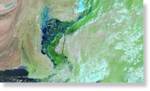 Наводнения в Пакистане создали огромное внутреннее озеро шириной 100 км, показывают спутниковые снимки