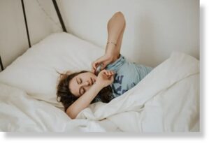 Исследования показывают, что сон в прохладной комнате полезен для здоровья — вот несколько преимуществ