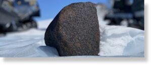В Антарктиде нашли один из самых больших метеоритов за 100 лет