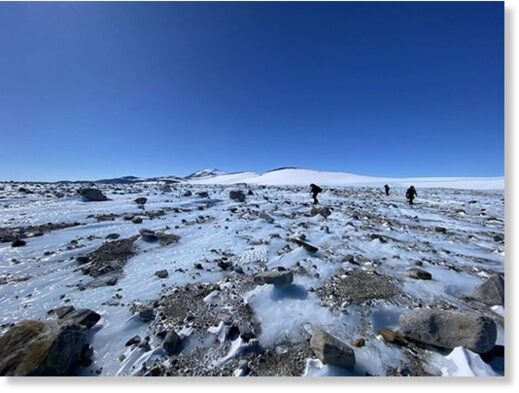 Хотя метеориты легче найти в Антарктиде, чем на любом другом континенте, само путешествие здесь не является очень легким.