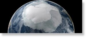 Ученые считают, что в Антарктиде находится более 300 тысяч метеоритов разных размеров и их еще только предстоит найти