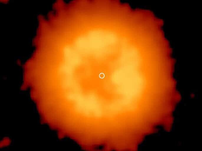 Туманность вокруг звезды J005311