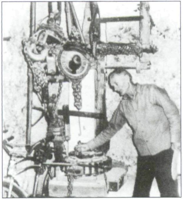 Нажмите, чтобы увеличить Stansfield Edward Leedskalnin and his home-made electric generator