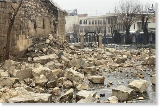 Развалины древнего замка Газиантеп после землетрясения в Турции 6 февраля 2023 года