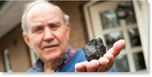 На севере Германии небольшой метеорит пробил крышу дома
