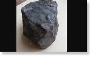 Камень, выброшенный в космос, вернулся на Землю через тысячи лет: французские исследователи считают, что метеорит, найденный в Марокко, образовался на Земле